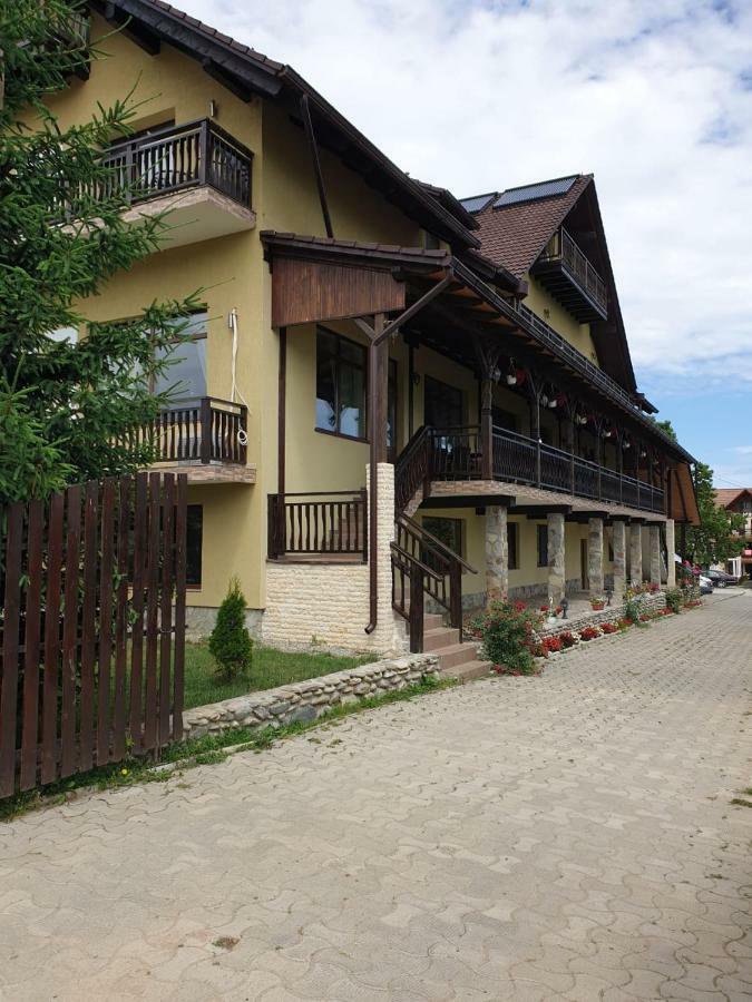 Pensiunea Roua Muntilor Sîmbăta de Sus Exterior foto